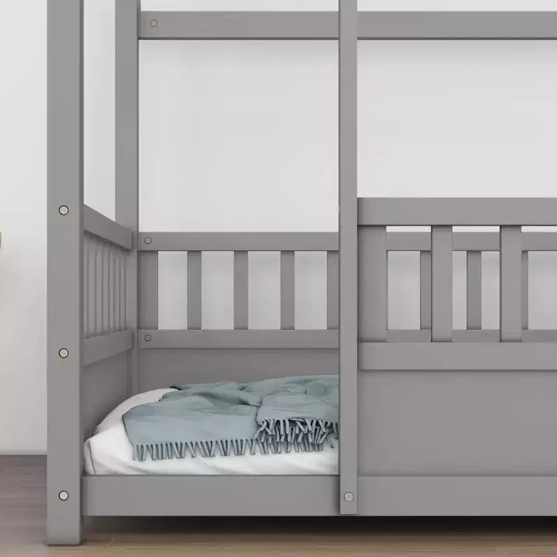 Cadre de lit au sol Okak Twin/Full Size avec toit en forme de maison, barrières de sécurité, lit en bois à profil bas pour chambre d'enfant et de grand enfant