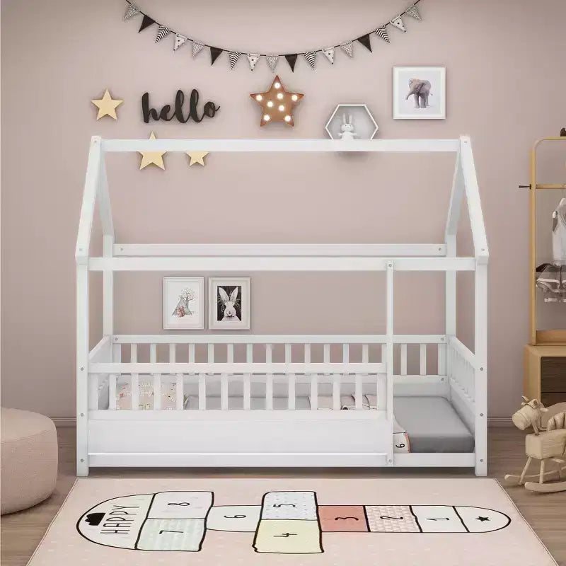 Cadre de lit au sol Okak Twin/Full Size avec toit en forme de maison, barrières de sécurité, lit en bois à profil bas pour chambre d'enfant et de grand enfant