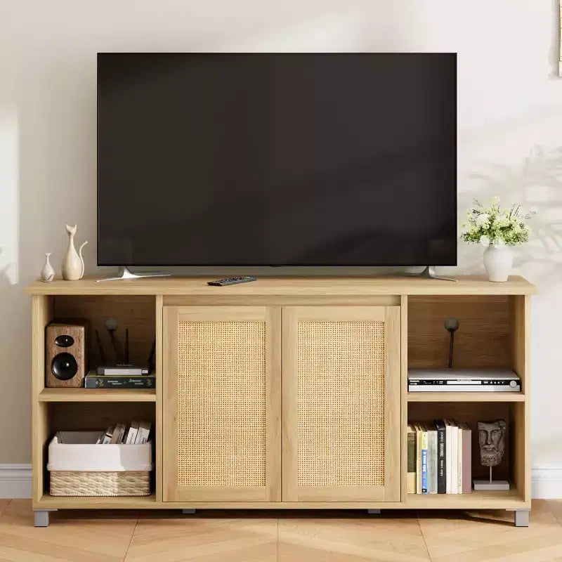 Meuble TV 70 po milieu de siècle avec armoire à portes en rotin et étagère ouverte, meuble console média en bois naturel et panneau MDF, consoles TV bohèmes pour salon