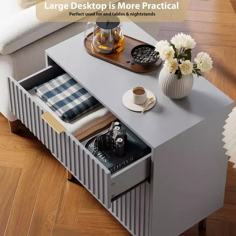 Commode à 3 tiroirs cannelés Zstar de 54,8 cm de haut pour chambre à coucher, tiroirs profonds