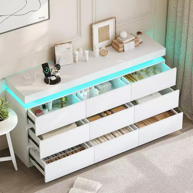 Commode moderne à 9 tiroirs Dyonery - avec meuble de rangement et lumière LED, commode large et station de charge, meuble de rangement pour salon