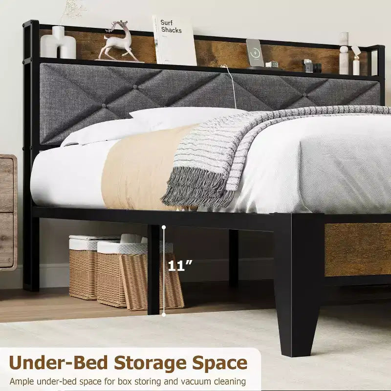 Cadre de lit King Size avec station de recharge, tête de lit capitonnée, plateforme en métal avec étagère de rangement, support à lattes métalliques, aucun sommier tapissier requis