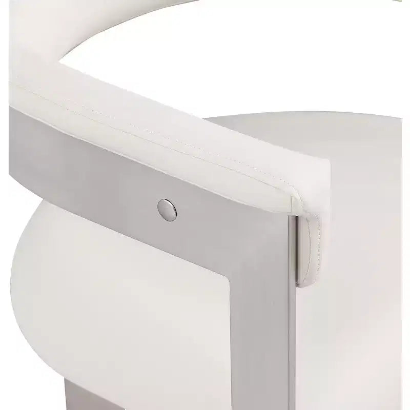 Meridian Furniture, Chaises de salle à manger Romeo en similicuir (lot de 2)