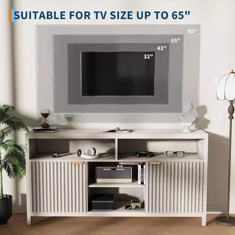 Meuble TV moderne de 150 cm pour salon, grand meuble de divertissement avec porte cannelée et étagères ouvertes, meuble console média en bois pour TV 65 pouces