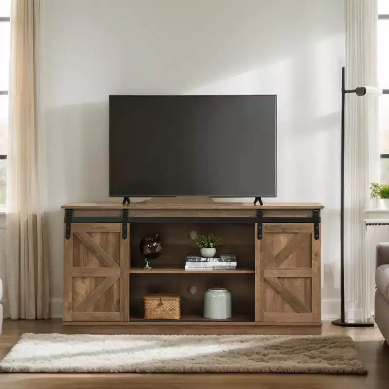 Meuble TV et centre de divertissement de style rustique de 58 po pour téléviseurs jusqu'à 65 po, avec portes coulissantes de grange et armoires de rangement