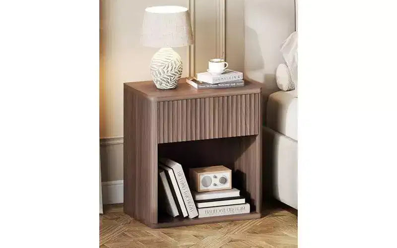 Table de chevet cannelée en bois avec tiroir de rangement et étagère ouverte, Table d'appoint de style Mid-Century