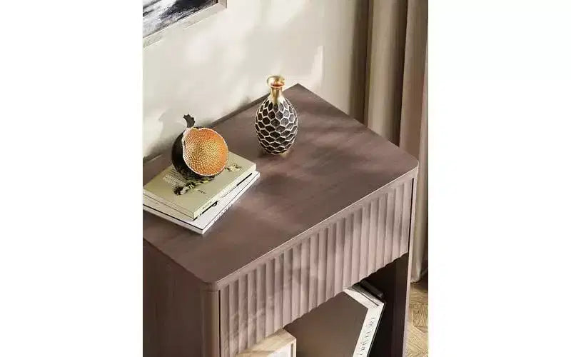Table de chevet cannelée en bois avec tiroir de rangement et étagère ouverte, Table d'appoint de style Mid-Century