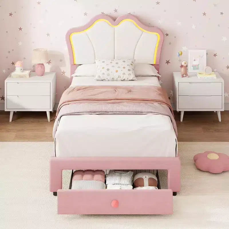 Cadre de lit double avec rangement. Cadre rembourré avec tête de lit. Velours. Convient aux enfants et aux filles. Sommier à lattes en bois. Rose.