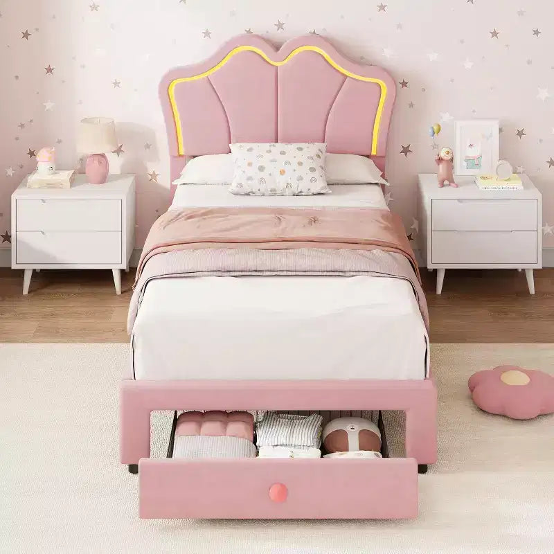 Cadre de lit double avec rangement. Cadre rembourré avec tête de lit. Velours. Convient aux enfants et aux filles. Sommier à lattes en bois. Rose.