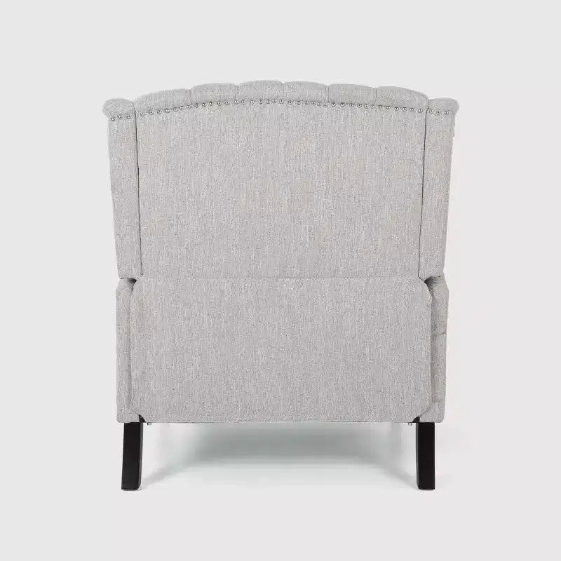 Fauteuil inclinable surdimensionné Apaloosa avec dossier à ailettes et à poussoir, gris clair – Christopher Knight Home : Touffeté, clous décoratifs, pieds en bois