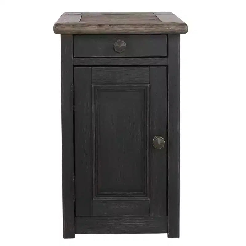 Table d'appoint Tyler Creek Chairside avec ports USB et prises marron grisâtre/noir - Signature Design by Ashley
