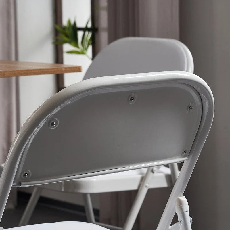 Chaises pliantes élégantes en fer et PVC pour conventions et expositions Blanches