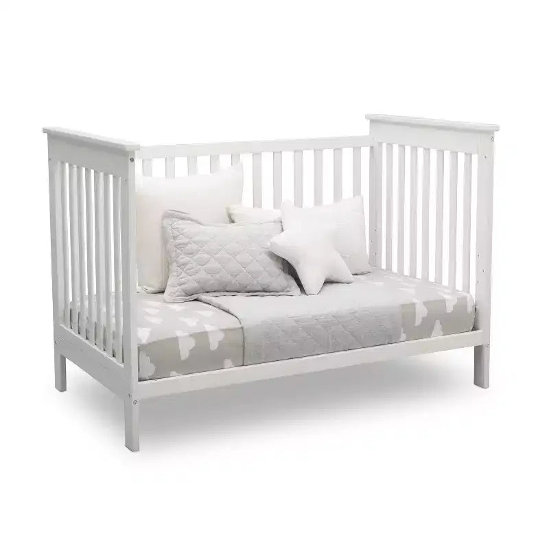 Lit de bébé convertible 3-en-1 Adley de Delta Children