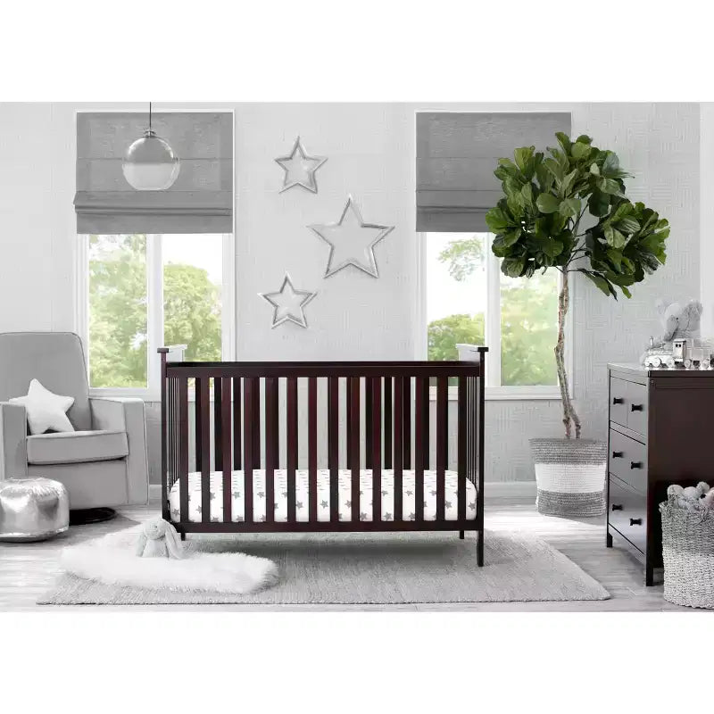 Lit de bébé convertible 3-en-1 Adley de Delta Children