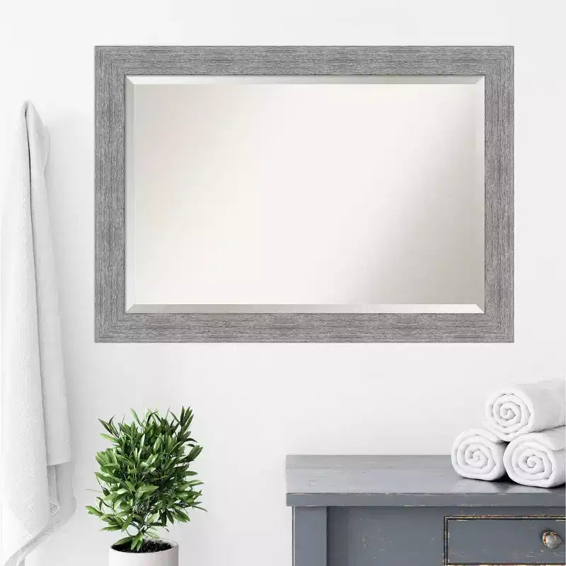 Miroir mural de salle de bain encadré rustique en écorce gris - Amanti Art