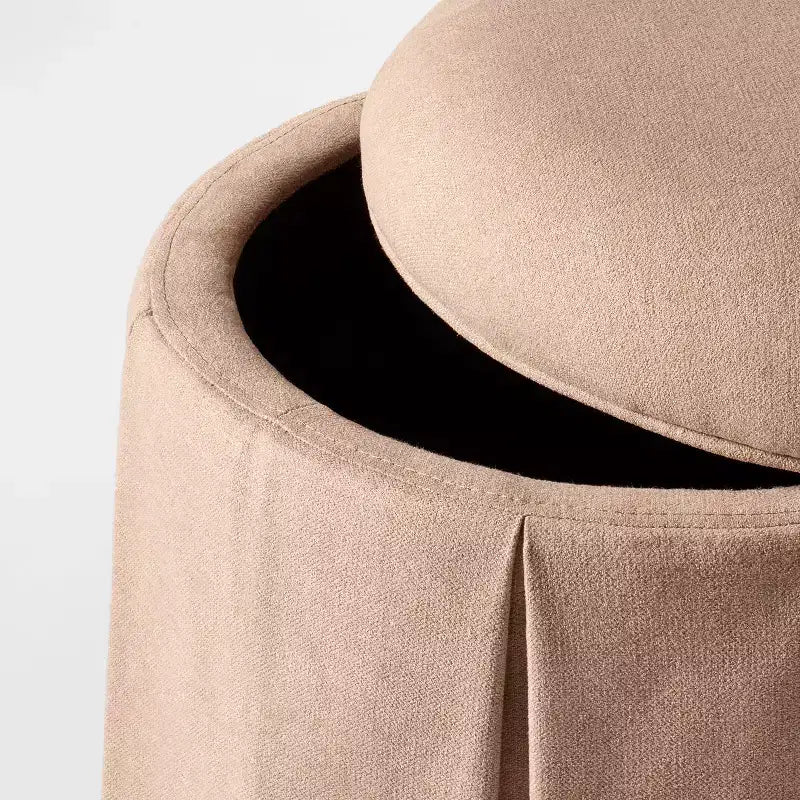 Pouf de rangement plissé en tissu haute performance - Threshold conçu avec Studio McGee