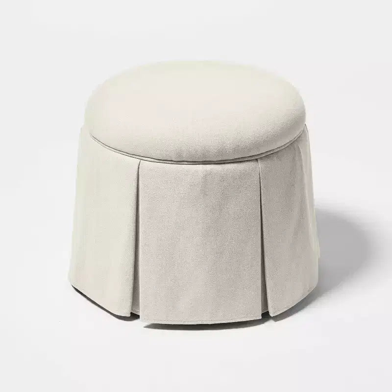Pouf de rangement plissé en tissu haute performance - Threshold conçu avec Studio McGee